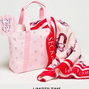 Victoria's Secret Pink Tote and plush Sherpa Blanket Set